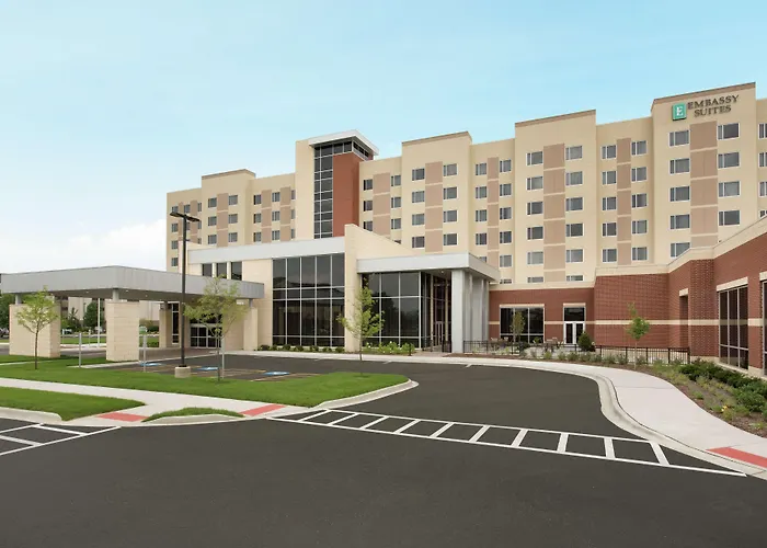 Family Friendly Hotels Embassy Suites By Hilton Chicago Naperville